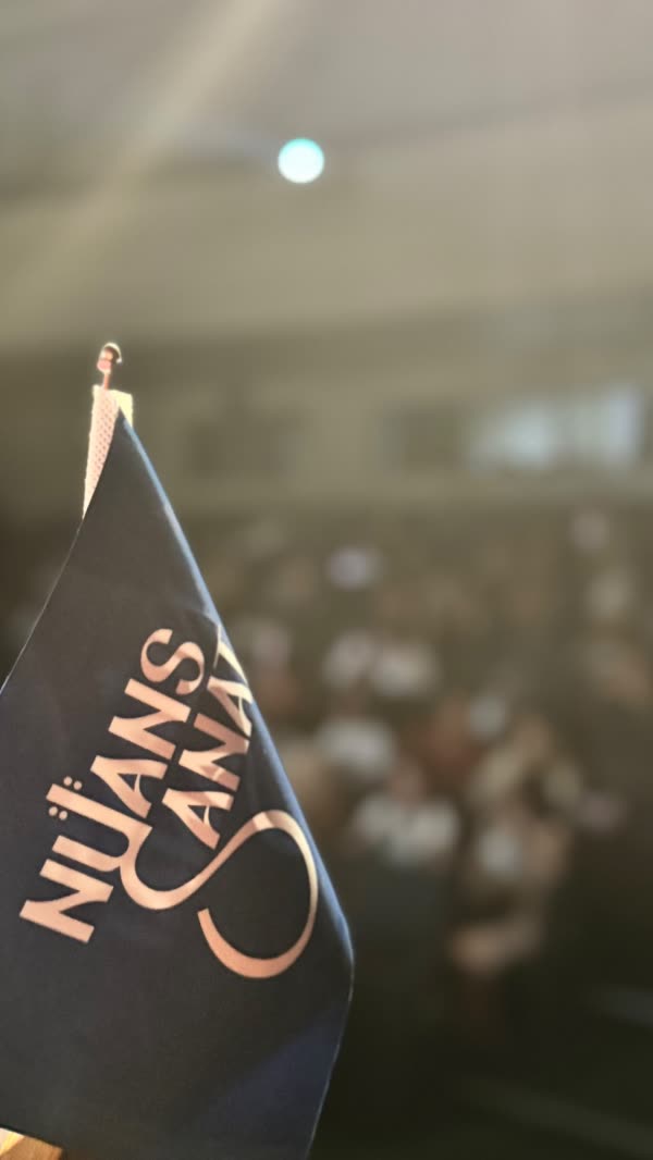 Nüans Sanat flaması ve konser salonu